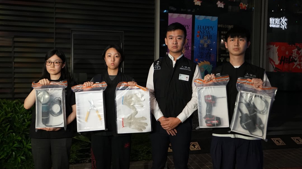 入境處新蒲崗打擊黑工 拘8人涉商廈從事裝修