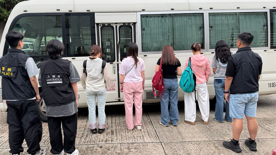 警方深水埗反罪惡行動 拘捕14名非法入境者