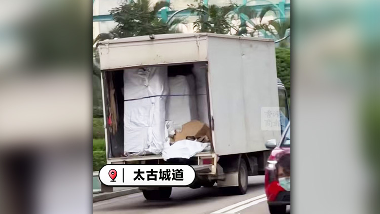 有片｜貨車滿載貨物尾板全開在馬路狂飆 網友：「馬路炸彈」