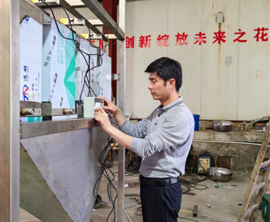 車間裡飛出的創新「領頭雁」——記全國五一勞動獎章獲得者徐基橋