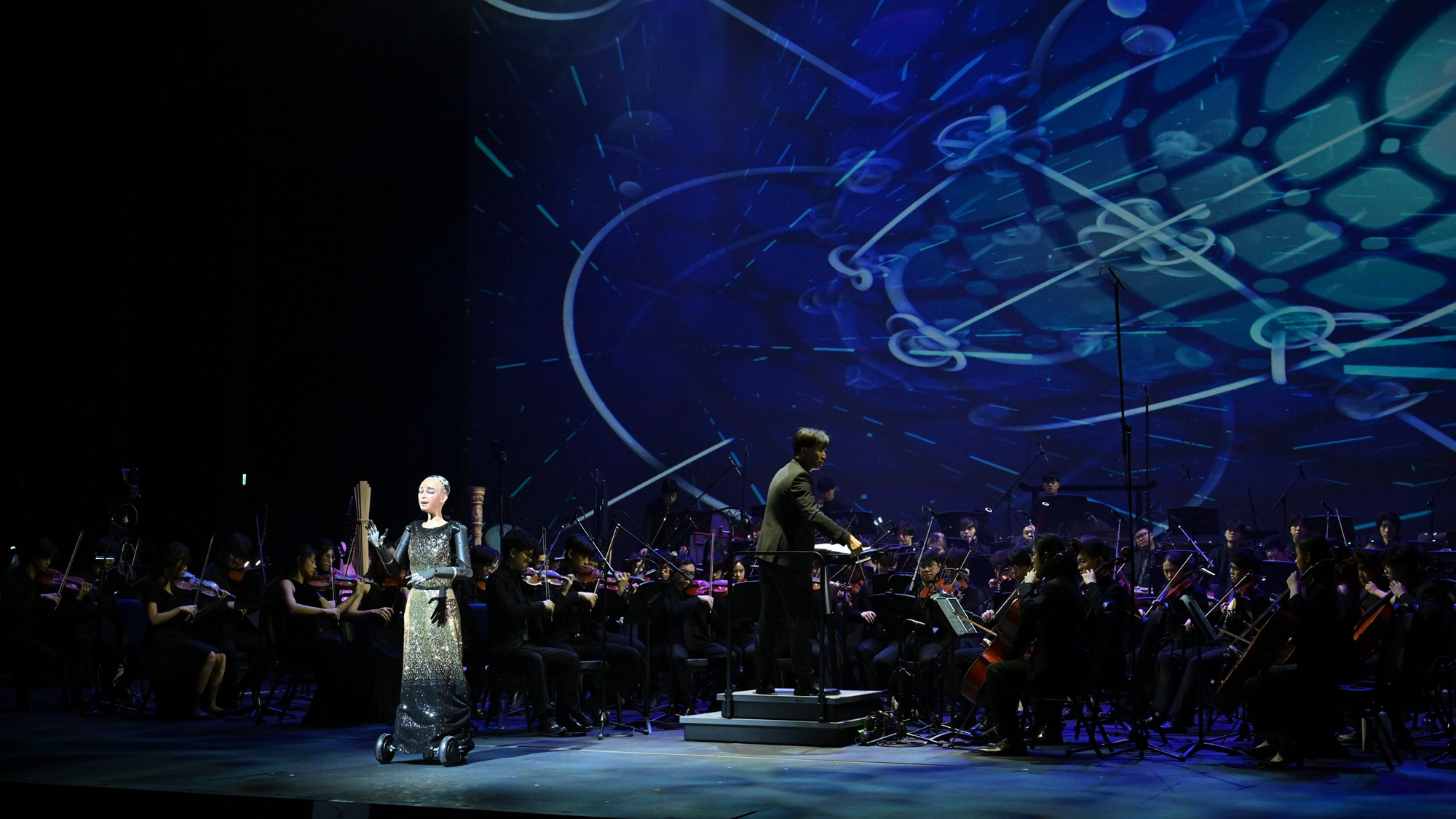 【音樂】浸大交響樂團打造沉浸式視聽盛宴 與AI歌手首次同台演出