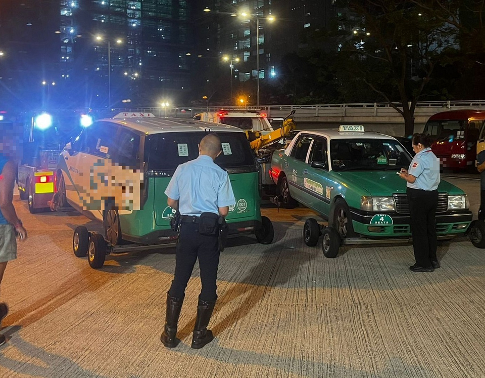 警方西貢打擊濫收車資 拘兩的士司機