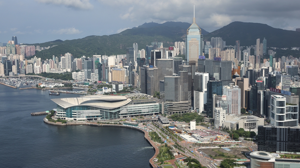 利得稅及印花稅收入增加 本年度港府臨時綜合盈餘112億