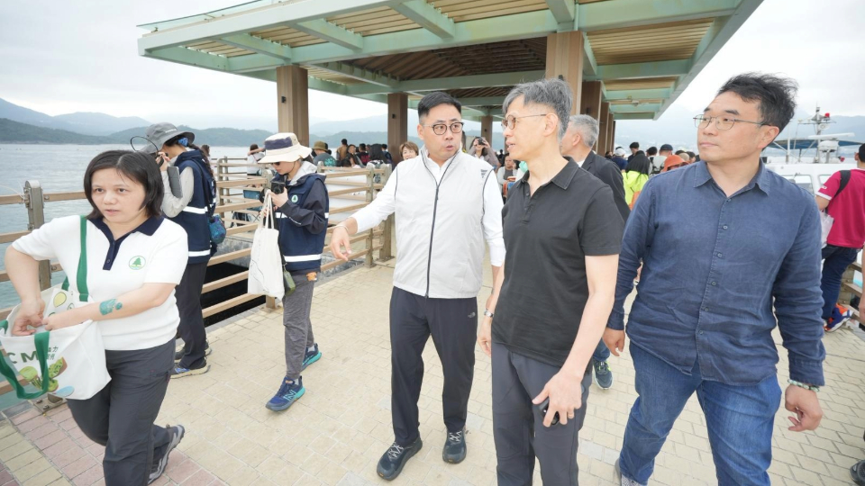 葉傲冬與漁護署署長視察橋咀洲「五一黃金周」安排 期望當局進一步優化措施