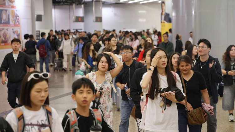 入境處：截至下午4時 逾75.5萬人次出入境