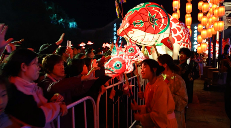 黃山歙縣棠樾牌坊群：大魚海棠千燈匯實景夜遊點亮「五一」