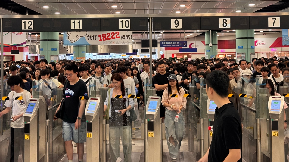 五一小長假｜第二日66萬人次入境本港 內地客超過26.3萬
