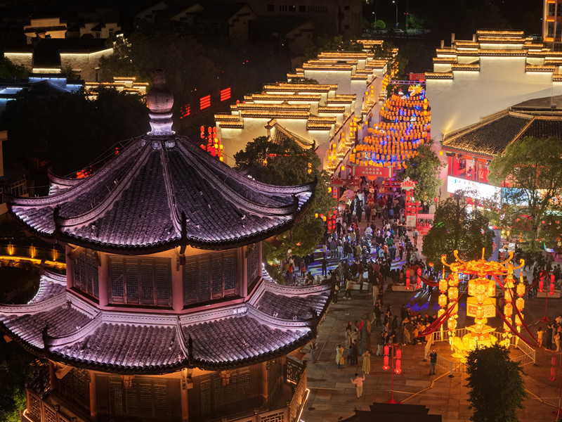 打造全天候文旅體驗 皖徽州區「滿池嬌夜巷集」熱火