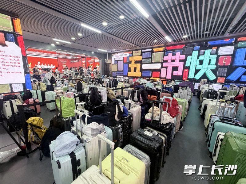 行李箱排成風景  長沙以信任守護滿城溫情