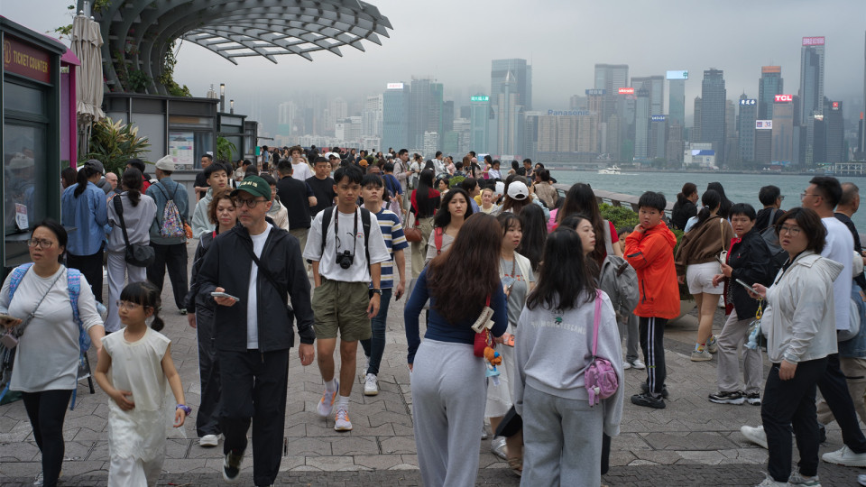 崔定邦：黃金周訪港旅客較預期多 旅遊零售等業界指生意較平日好
