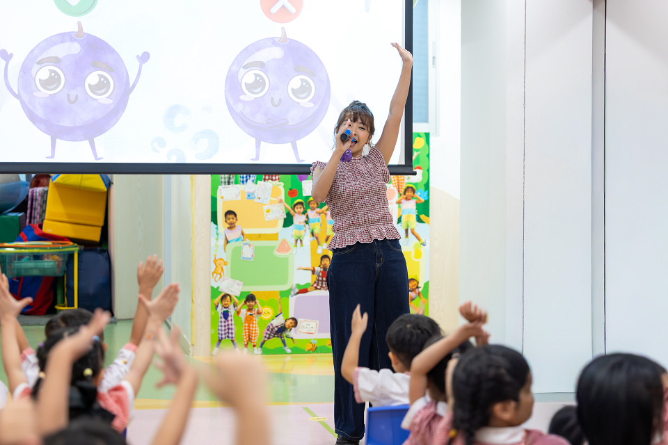 糖妹走訪幼稚園 與小朋友齊讀《提子與您 穿越童話》繪本
