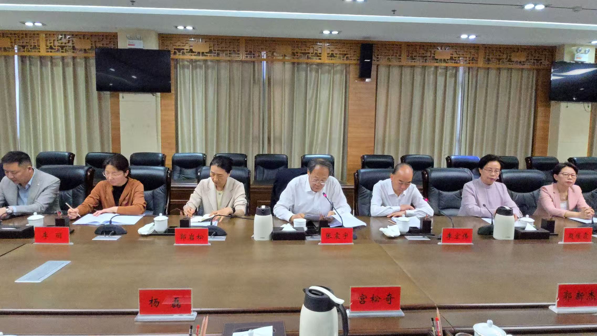 河南省政協副主席張震宇帶隊到焦作市進行專題調研