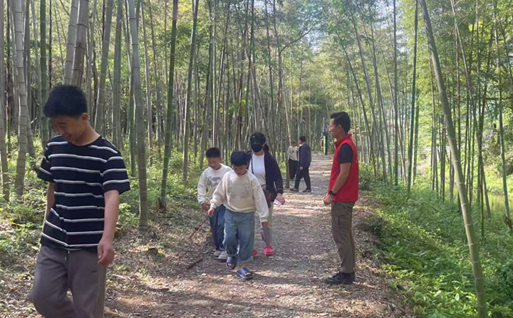 皖黟縣宏潭：全方位志願服務「映紅」生態旅遊