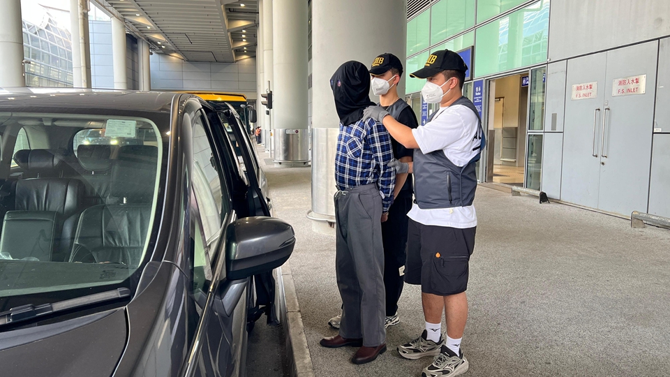 海關機場檢值140萬元毒品及香煙等 拘捕吉隆坡抵港男子