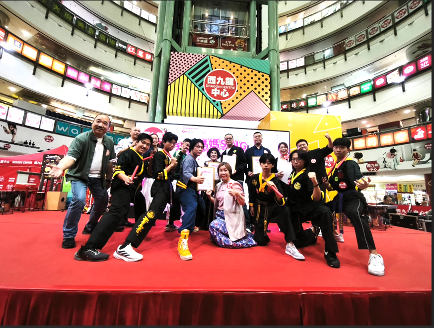 香港雙節棍總會創辦人劉萬梁為母親節慈善活動不遺餘力表演