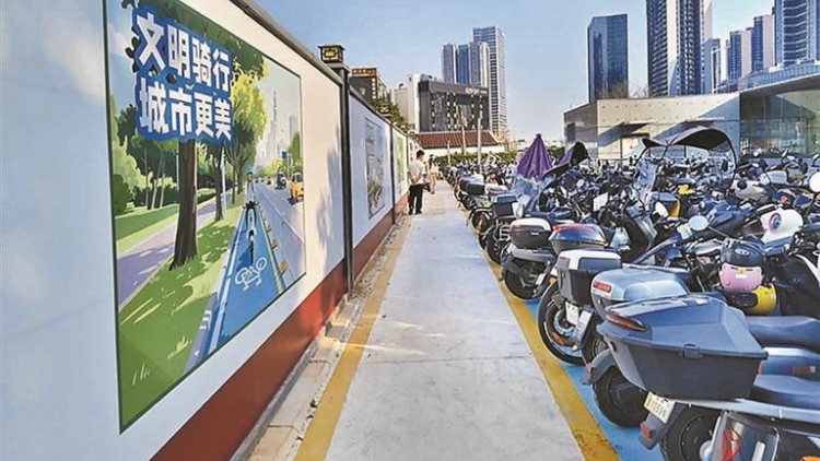 光明「三圈層」新模式 治理地鐵口電動車亂停放