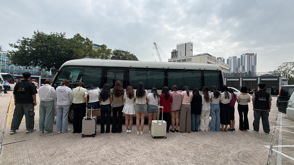 警方元朗掃黃拘24名內地女