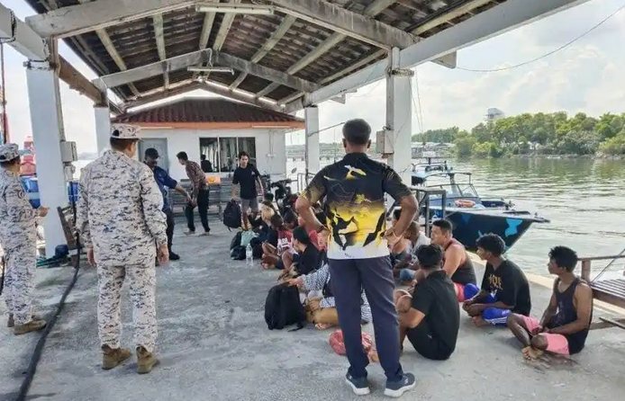 一偷渡船在馬來西亞海域沉沒 14人失蹤