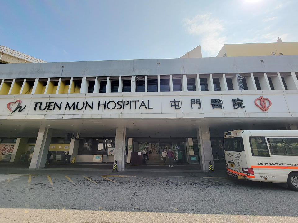 屯門男子遭斬手臂 疑金錢糾紛警通緝兇徒