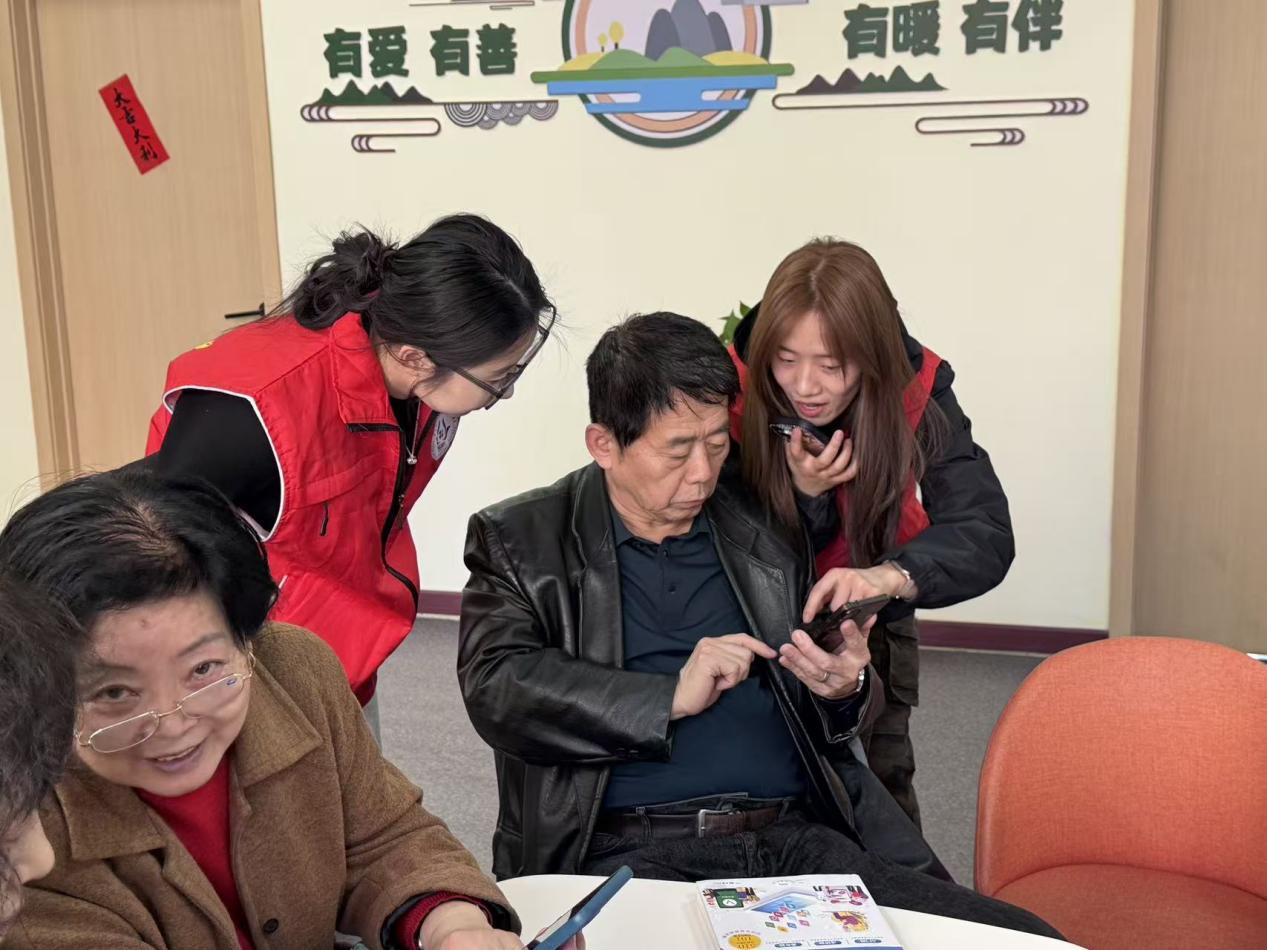 指尖課堂暖戎心 瀋陽鐵西助力退役老兵跨越「數字鴻溝」