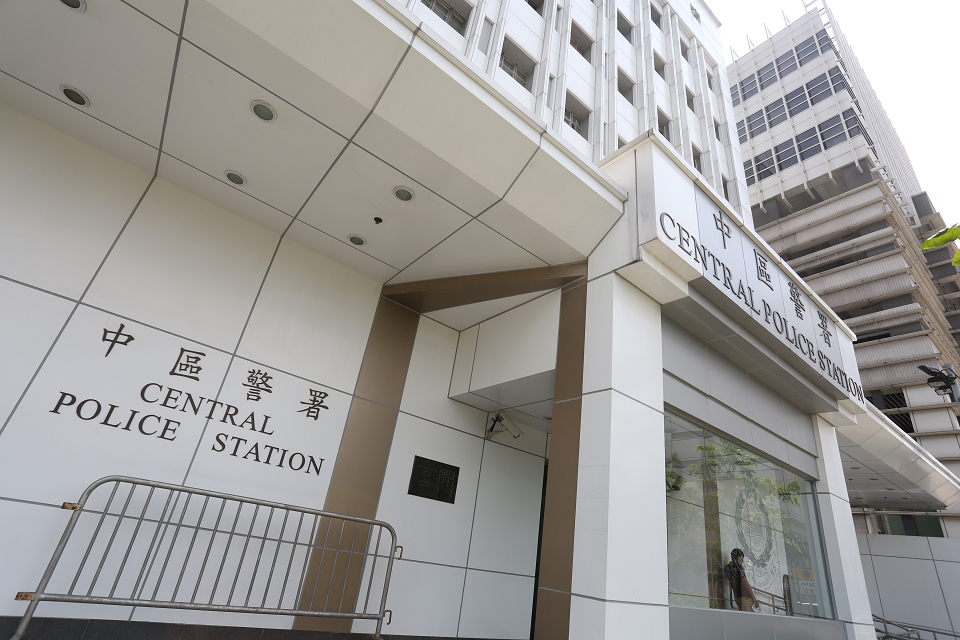 警中區食肆拘內地男 網上預告來港自殺檢易燃液體 