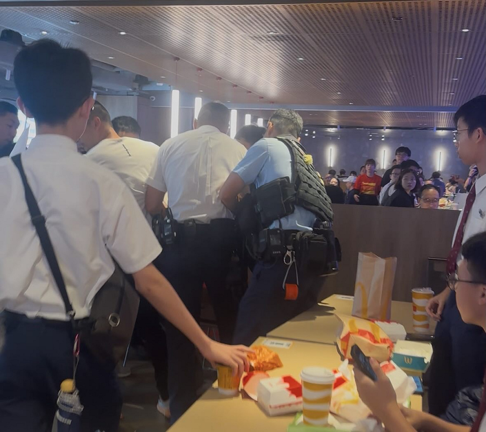 警中區食肆拘內地男 網上預告來港自殺檢易燃液體 