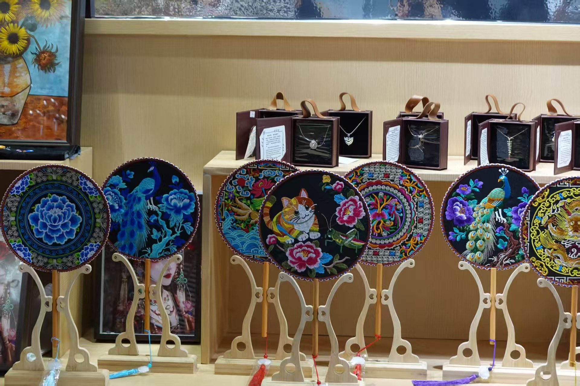 雲南好物亮相首屆中國新文創市集 280餘款特色文創受青睞