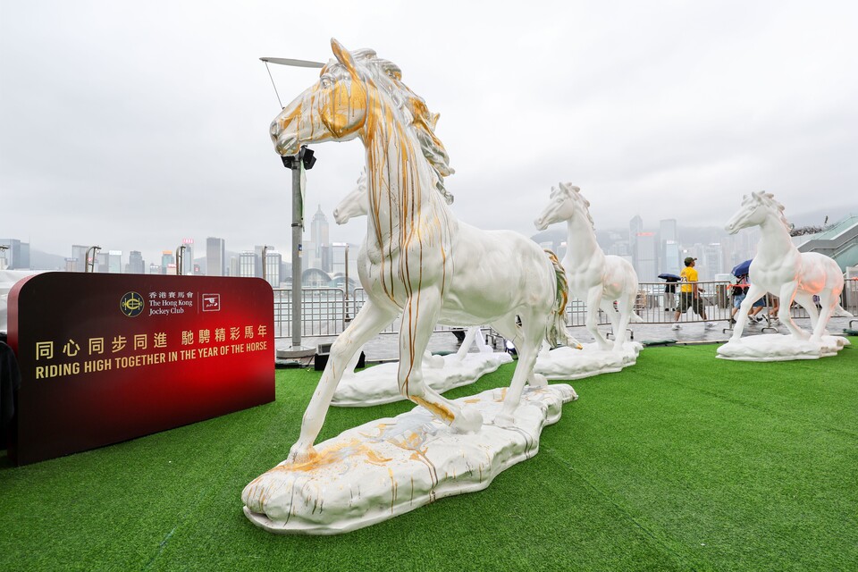 「融馬情國際藝術巡展」啟動 馬匹雕塑即日起至5月21日於香港文化中心展出