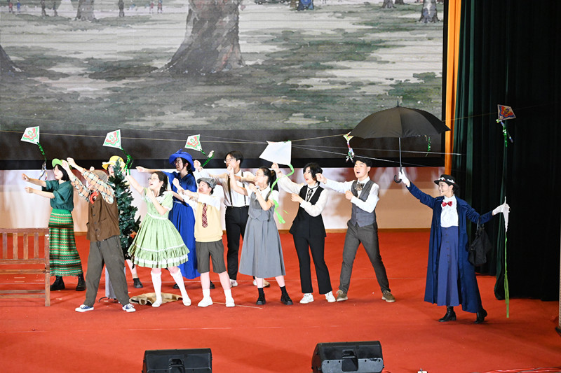 青春演繹經典 皖休寧中學英語音樂劇《歡樂滿人間》圓滿上演