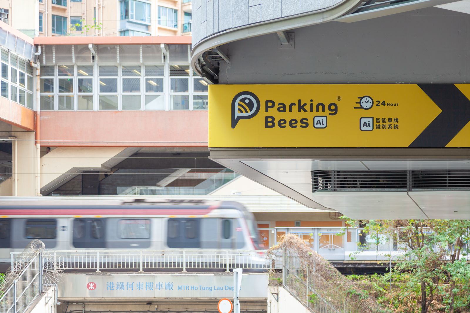 今年首4個月港車位買賣創4年新高  黃蜂斥2500萬3個月內大手掃車位