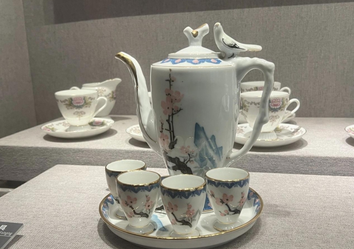 中國男孩贈送的普京總統的禮物「鳥鳴酒具」來自湖南醴陵
