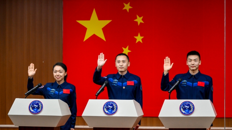 城大恭賀黎家盈加入神舟二十三號乘組