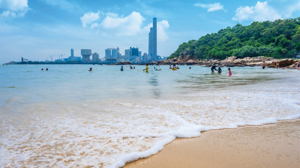 康文署：因大浪關係 洪聖爺灣泳灘及貝澳泳灘懸掛紅旗
