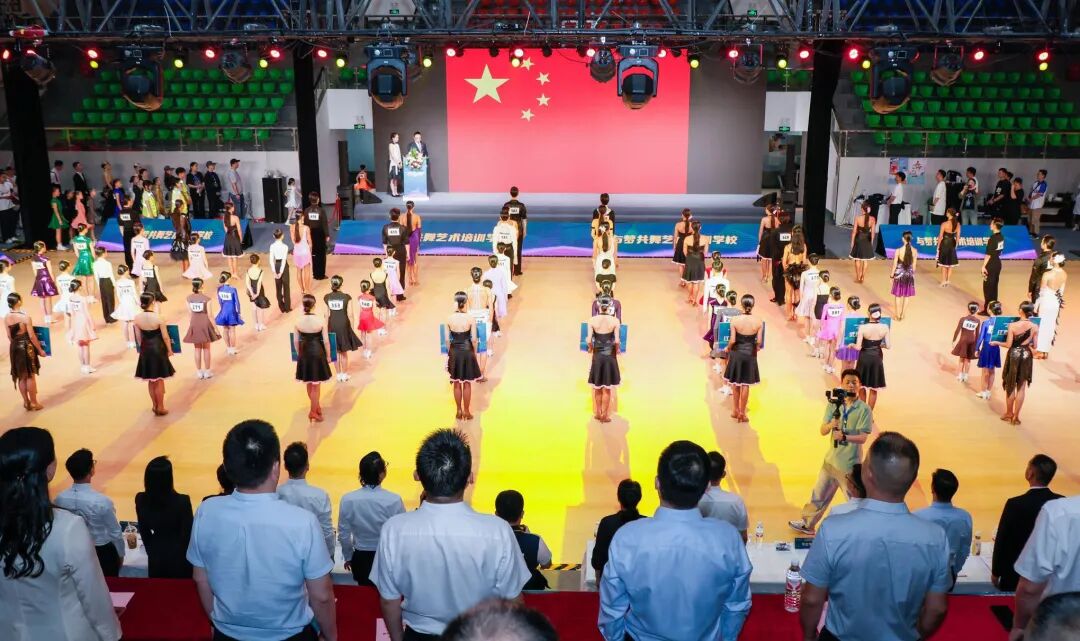 舞力全開！武漢青少年舞林爭霸賽蔡甸上演 裁判天團熱舞引爆全場