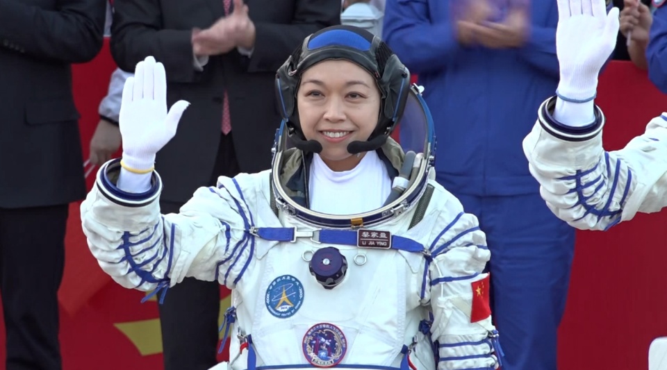 【港商時評】紫荊花綻放天宮 為港青啟夢星河