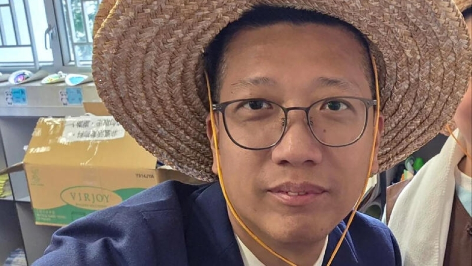 涉新加坡爆粗辱罵保安 新會商會中學校長李卓興即時停職