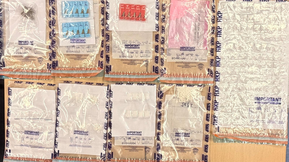 警方荃灣搗破毒品倉拘1男 檢值近50萬元毒品