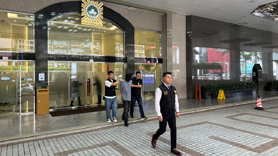 涉於澳門性侵同行女子 六旬港男被控強姦罪移交檢察院