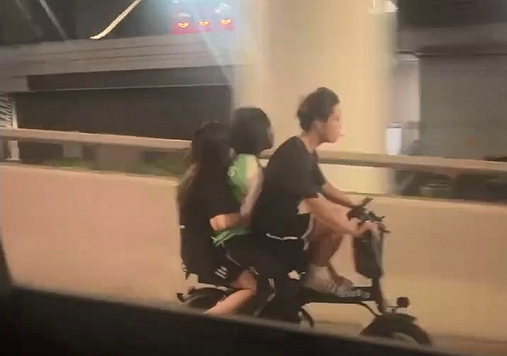 有片〡元朗電雞1車3人闖天橋 網民轟：害人害己