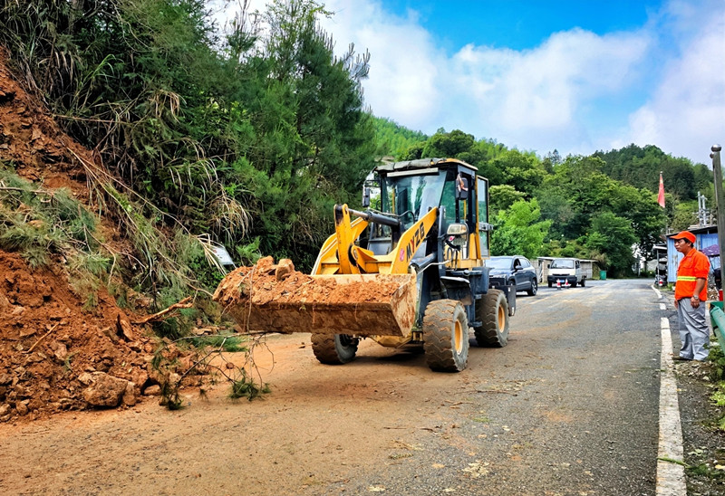高效搶險保暢通   皖休寧公路人全力守護出行安全