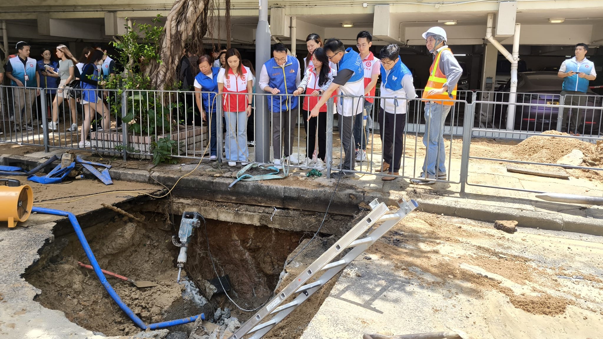 葵盛圍爆水管 陳穎欣聯同區議員促水務署加快搶修 爭取傍晚恢復供水