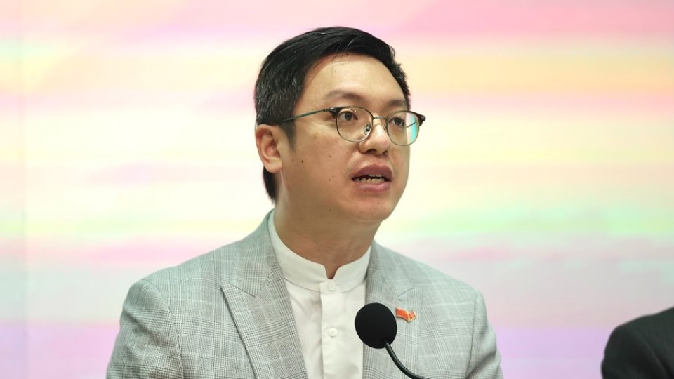 何啟明：政府正進行人力推算更新 年底將作公布