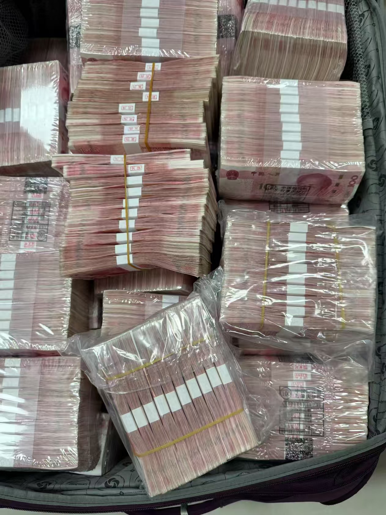 ​深陷網戀騙局險些被騙500萬  肇慶警銀聯動緊急勸阻