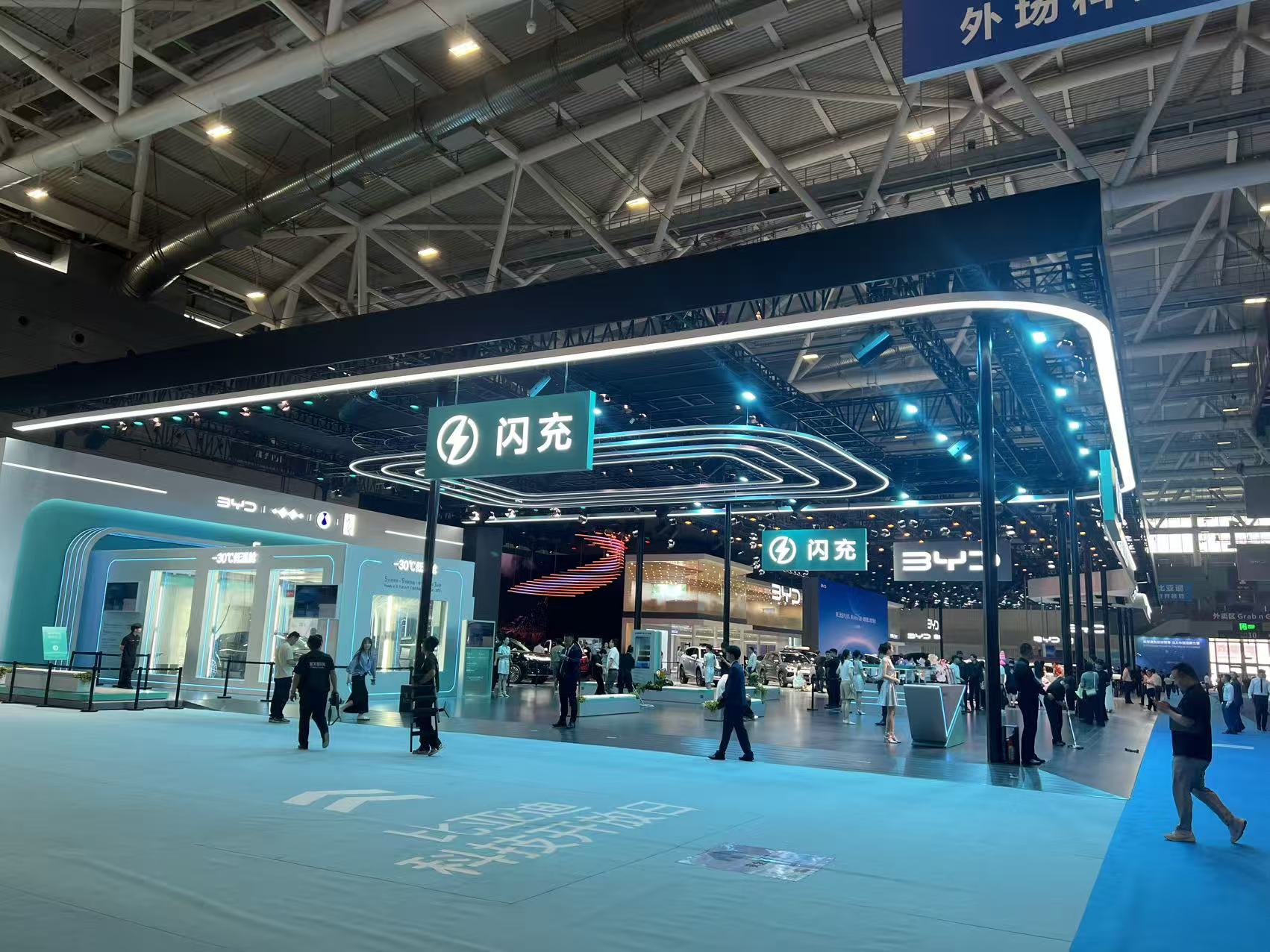 2026粵港澳大灣區車展開幕 超百個品牌齊聚深圳