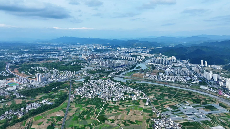 開門聽意見現場解難題  皖歙縣一體推進學查改