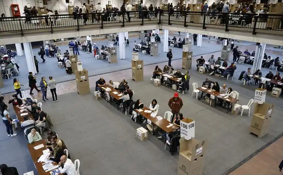 哥倫比亞總統選舉開始投票 