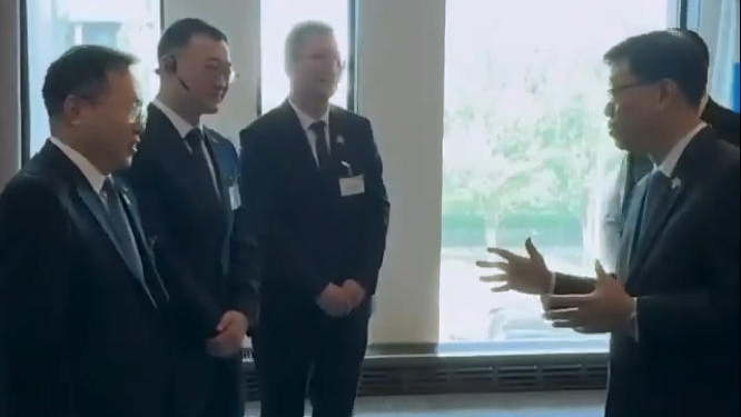有片 | 特首率團訪問中亞兩國 與隨團內地企業代表會面