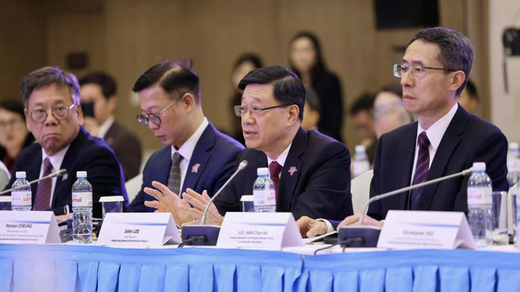 有片 | 李家超率團到訪阿斯塔納國際金融中心 了解哈薩克斯坦金融發展經驗
