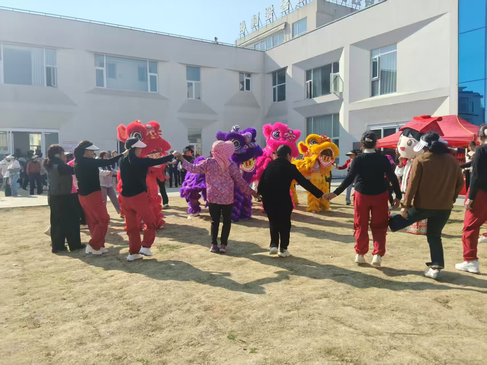 第10屆南博會央媒省媒採訪團走進霑益紅瓦房村