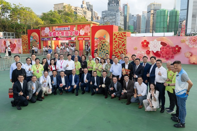 李慧琼率立法會議員走訪家鄉市集嘉年華 親身支持本地消費